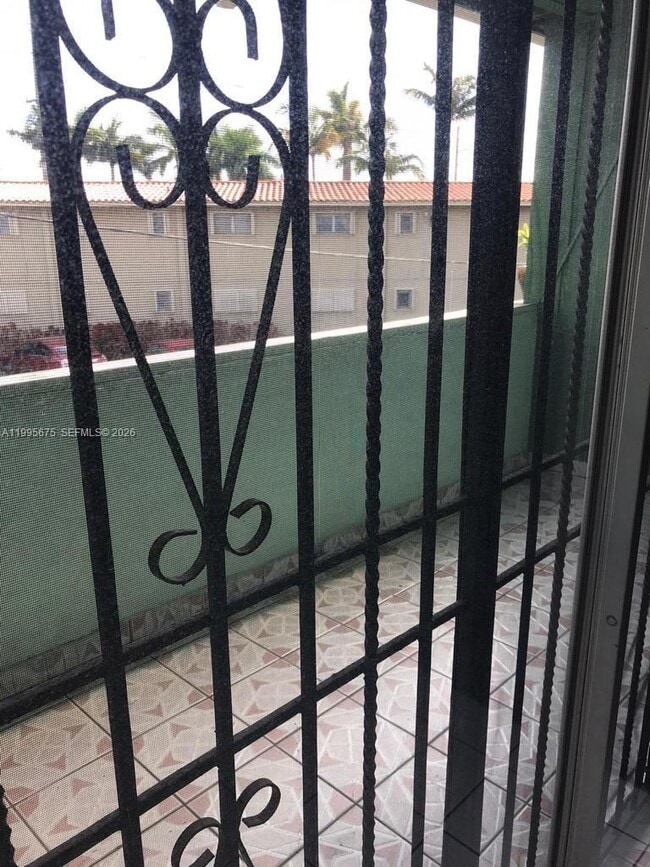 Building Photo - 701 S Royal Poinciana Blvd