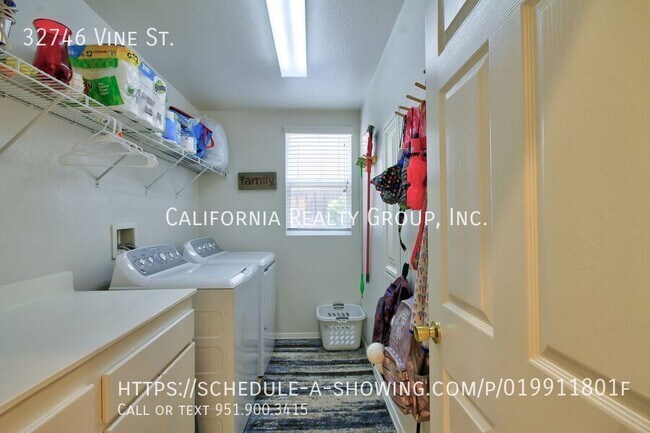 Building Photo - 32746 Vine St