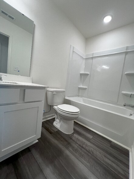 Building Photo - 121 N Chubb Rdg