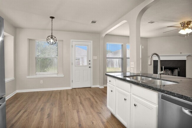 Building Photo - 32102 Decker Oaks Dr