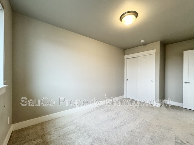 Building Photo - 5715 SE 79th Ave