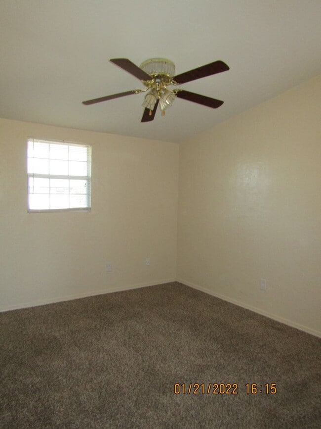 Building Photo - Very nice home located in the Gooch Area! No Pets!