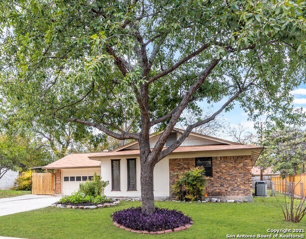 Building Photo - 1015 Cerro Alto Dr