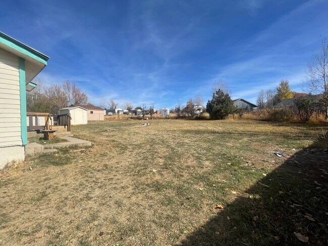 Building Photo - 154 S Los Pinos Dr