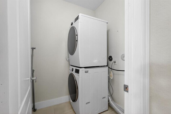 Building Photo - 981 SW 149th Ct