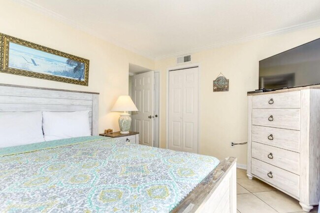 Building Photo - 2500 N Ocean Blvd