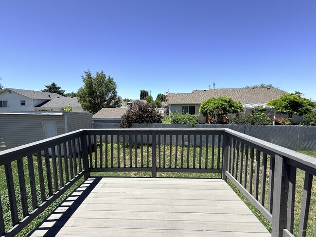 Building Photo - 1247 N 700 W