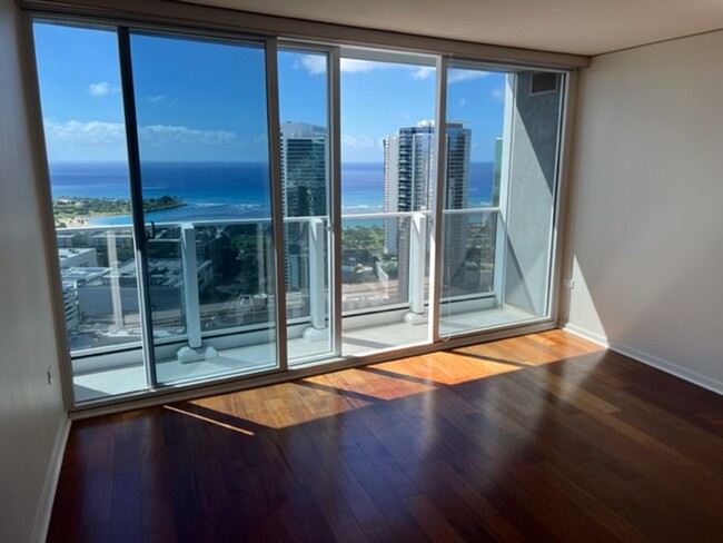 Building Photo - Captivating Panoramic Views from the 42nd ...