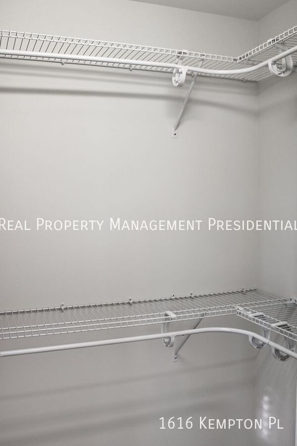 Building Photo - 1616 Kempton Pl