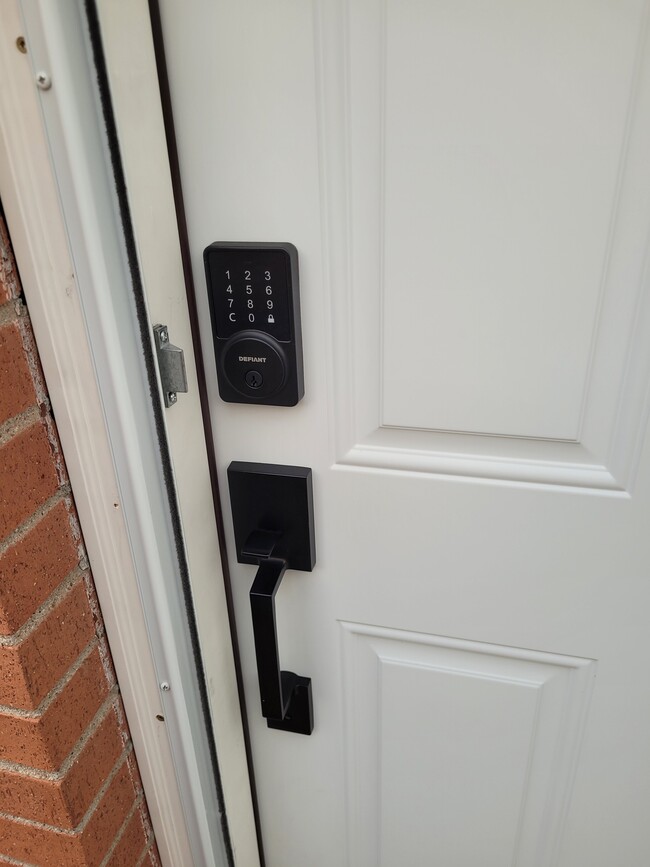 Keyless entry - 1550 Oak Ct