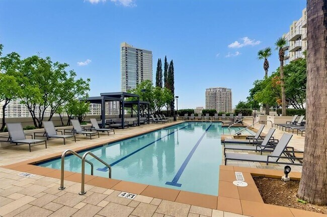 Building Photo - 360 Nueces St