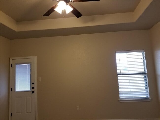 Building Photo - *COMING SOON* High Ceilings, Fenced Yard & 2-Car Garage – New Braunfels Living!