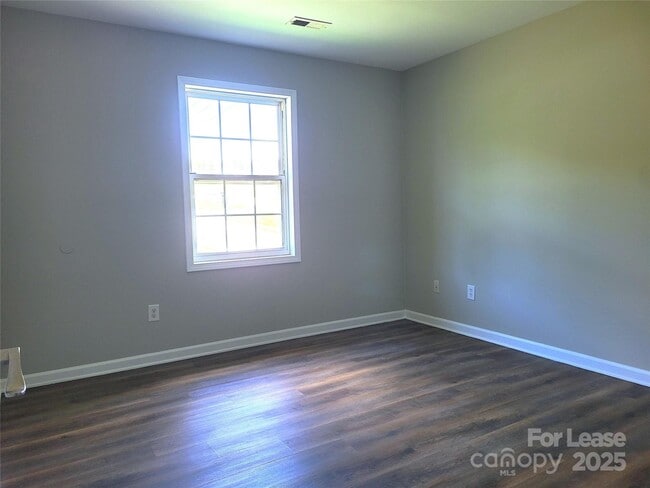 Building Photo - 8149 Westbourne Dr