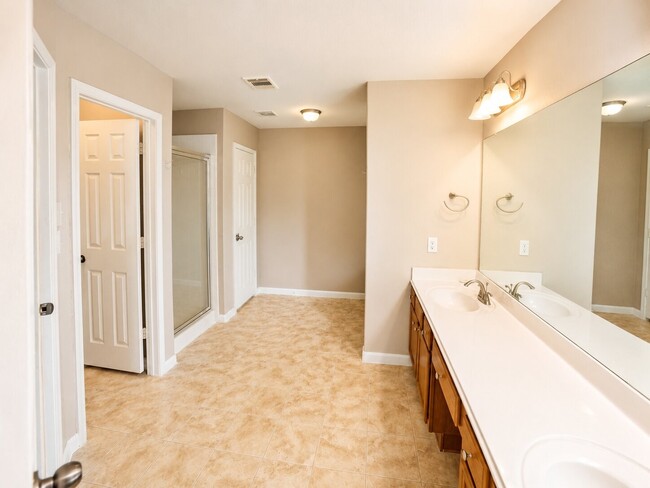 Building Photo - 9607 Memorial Crossing Ct
