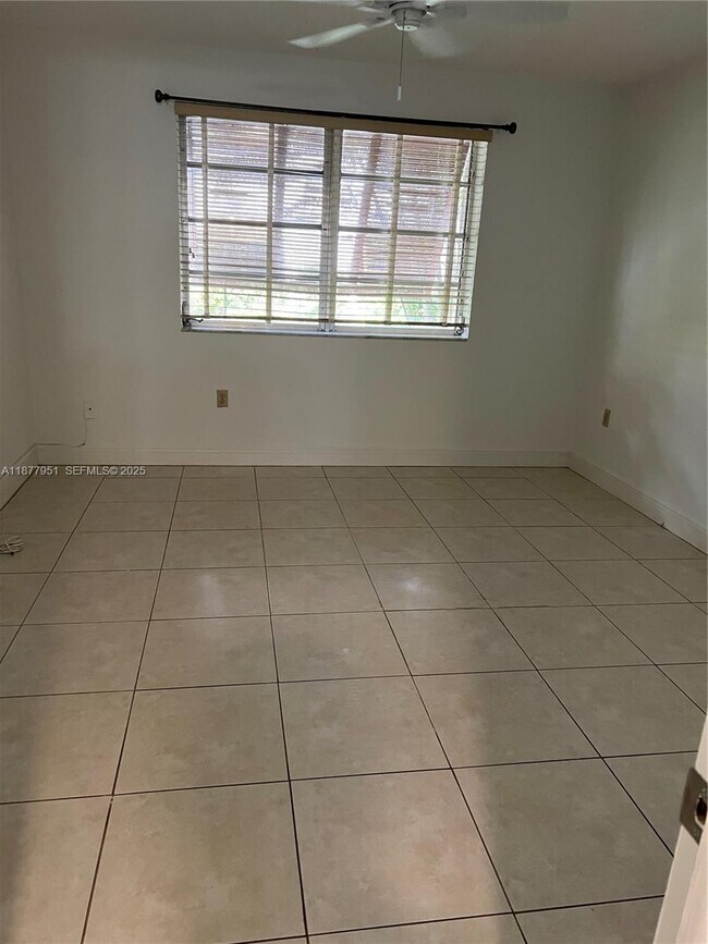 Building Photo - 9472 SW 77th Ave