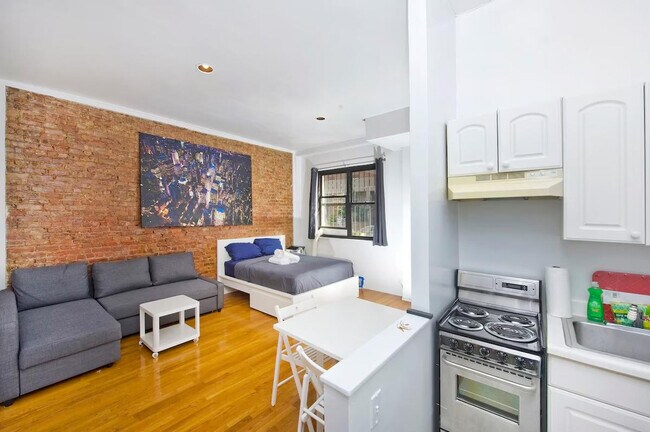 Building Photo - 1789 1st Ave