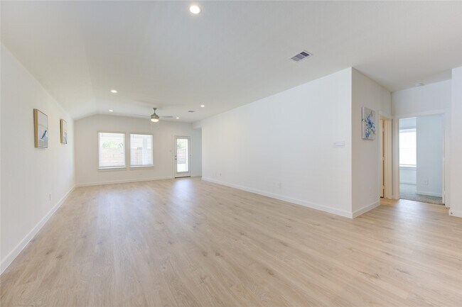 Building Photo - 8038 Tropea Dr