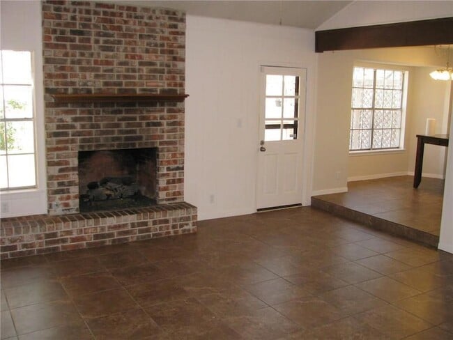 Building Photo - 6509 Skycrest Dr