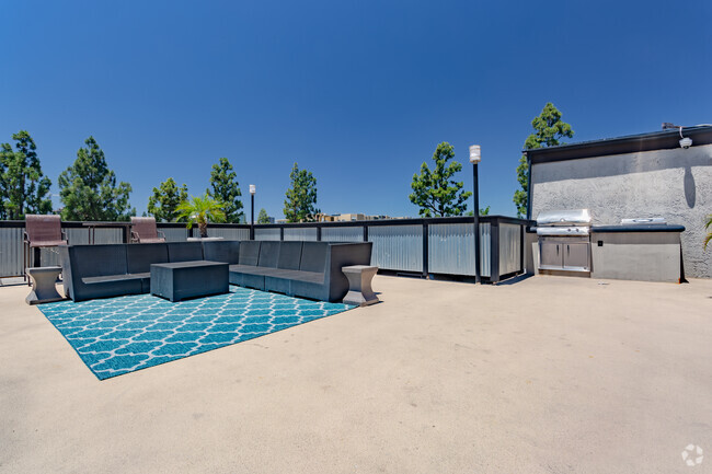 Rooftop Lounge- 360 View - Roberts K Town Lafayette