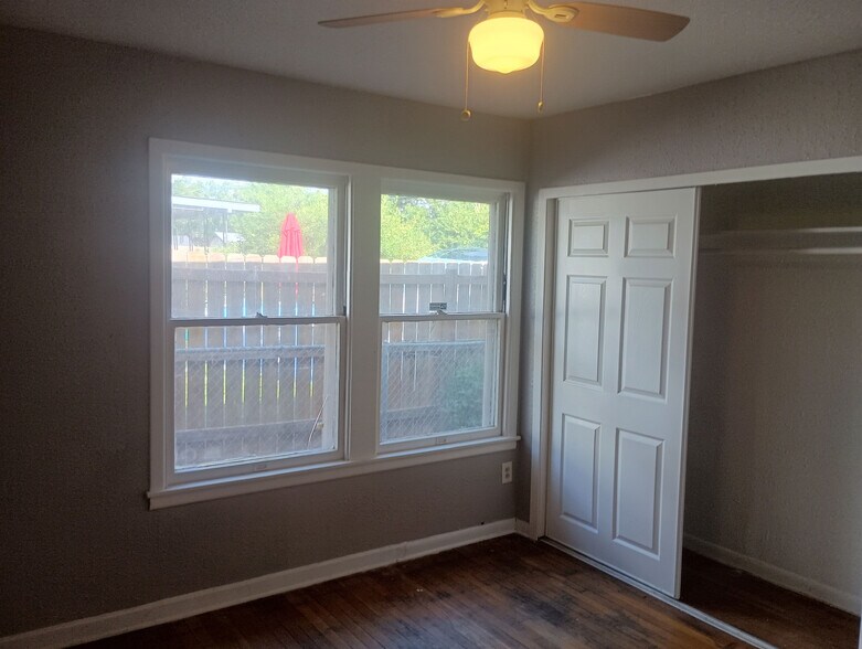 Building Photo - Room in Single Family Home on Nash Blvd
