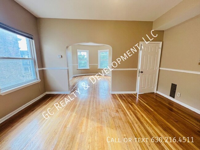 Building Photo - *** $1000 OFF RENT - 4 BEDROOM - 1 BTH / H...