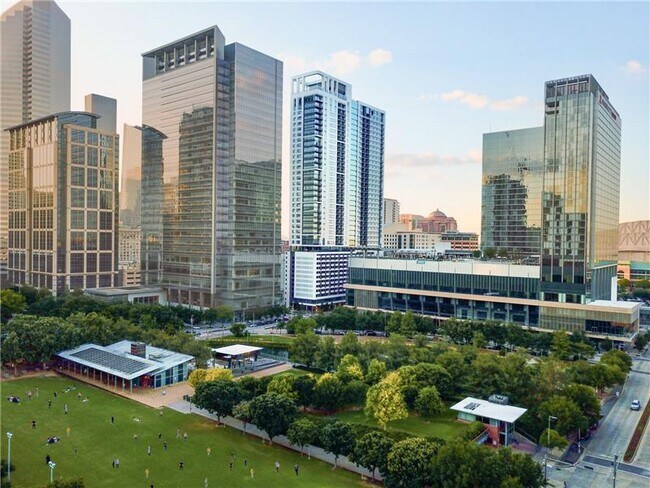 Building Photo - 807 Crawford St