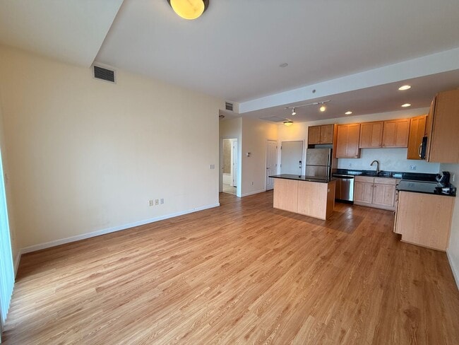 Building Photo - Elevated Urban Living & Comfort in the Heart of Denver