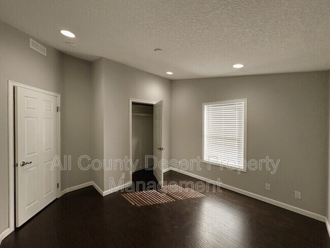 Building Photo - 43155 Portola Ave