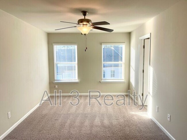 Building Photo - 3502 Lakeview Crk