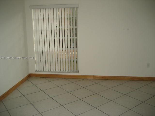 Building Photo - 10810 N Kendall Dr