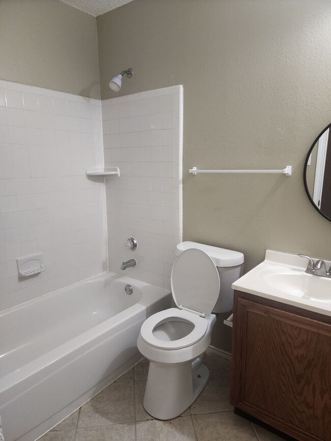 Building Photo - Quiet and Cozy 2 Story Home