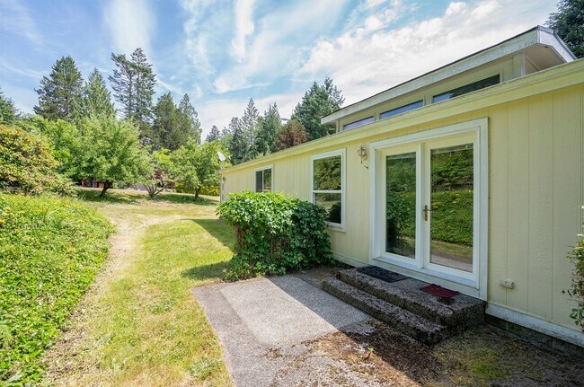 Building Photo - 3-Bedroom Gig Harbor Retreat with Private Setting and Modern Comforts