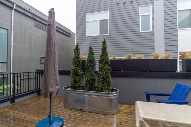 Building Photo - 3Bd/3Ba Seattle Townhouse
