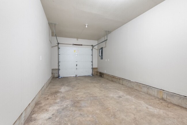 Building Photo - Beautiful 4bed/2.5bath home