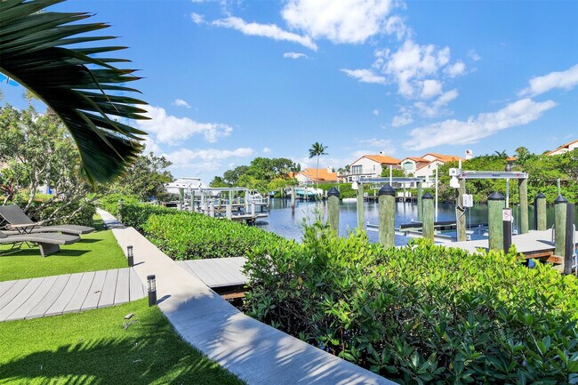 Building Photo - 17026 Bay St