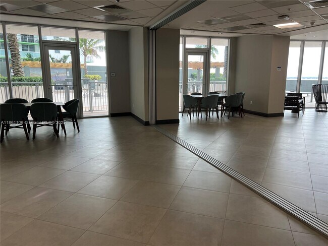 Building Photo - 1750 N Bayshore Dr