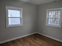 Building Photo - Remodeled, New Kitchen, Real Hardwood!