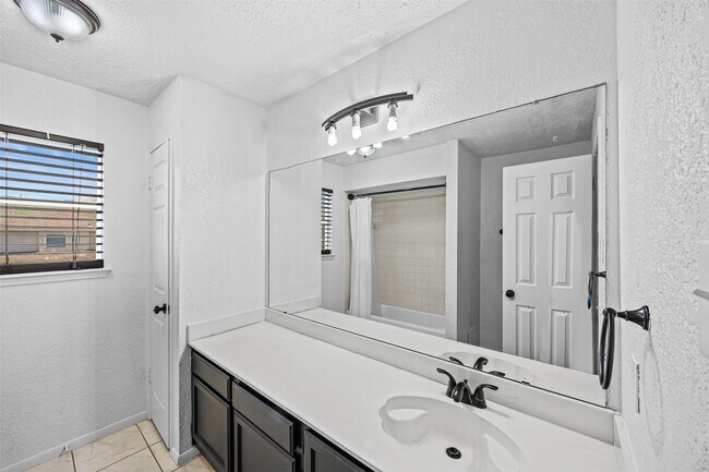 Building Photo - 5702 W Vistaglen Loop