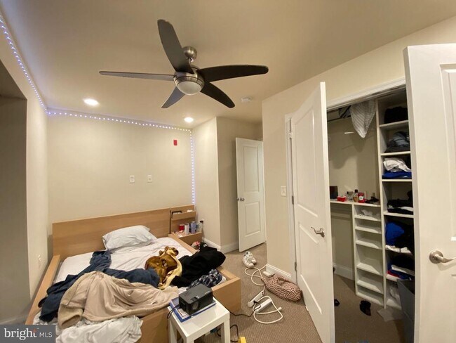 Building Photo - 1950 N Gratz St