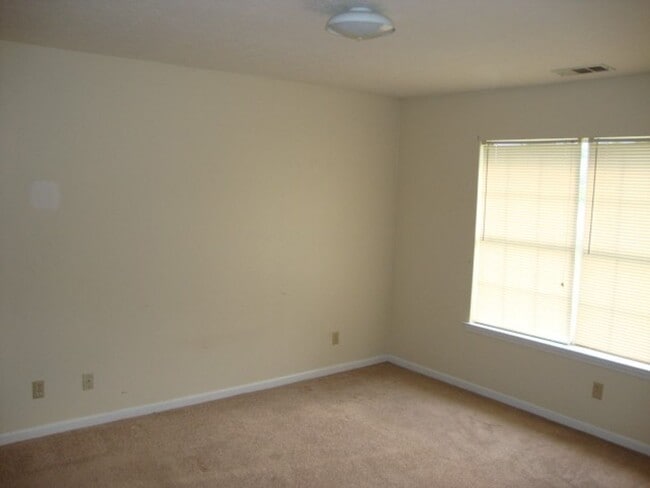 Building Photo - 930 Piercefield Dr