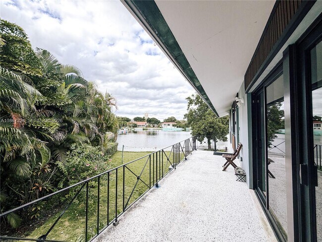 Building Photo - 425 NE 103rd St