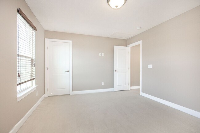 Building Photo - 2457 Woodhawk Ln