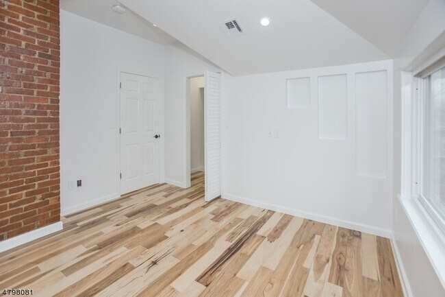 Building Photo - 36 N Willow St