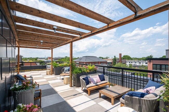 Building Photo - 1339 E St SE