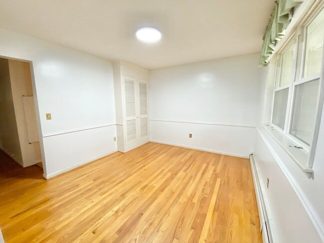 Building Photo - 4 Bedroom Home in Burlington VT Available 2/1/26!