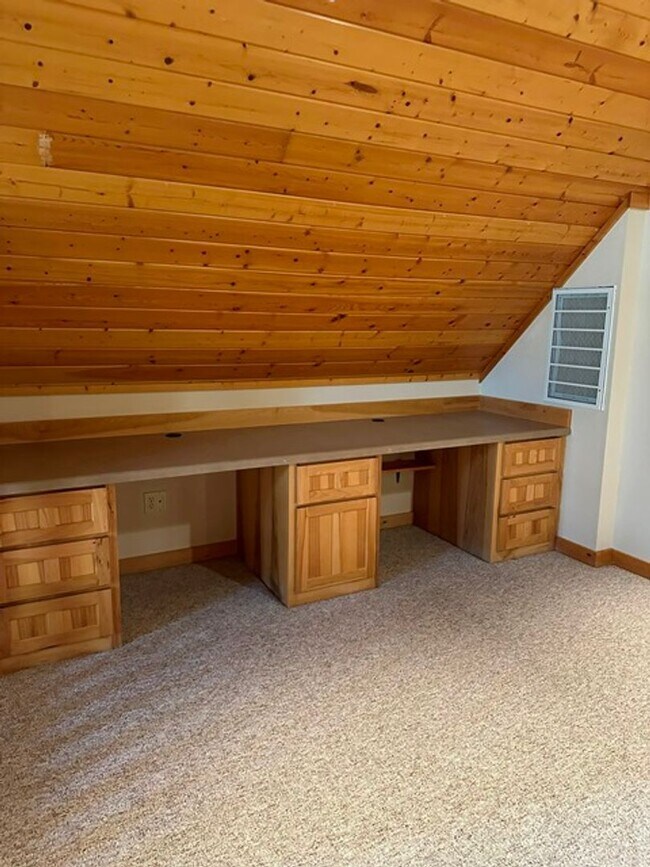 Building Photo - Chalet in the Running Y