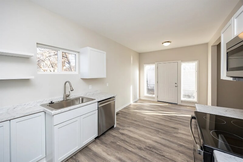 Building Photo - 1332 E Sheridan Ave