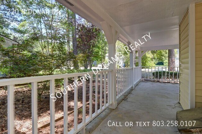 Building Photo - 220 N Donar Dr