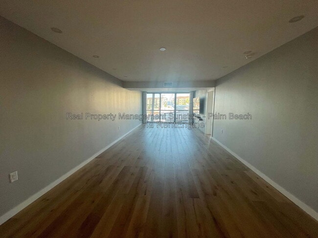 Building Photo - 2301 Marina Isle Way