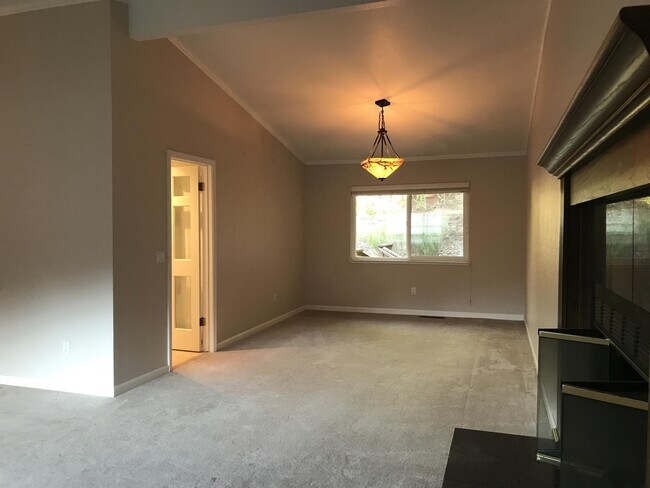 Building Photo - 11 Spinosa Way